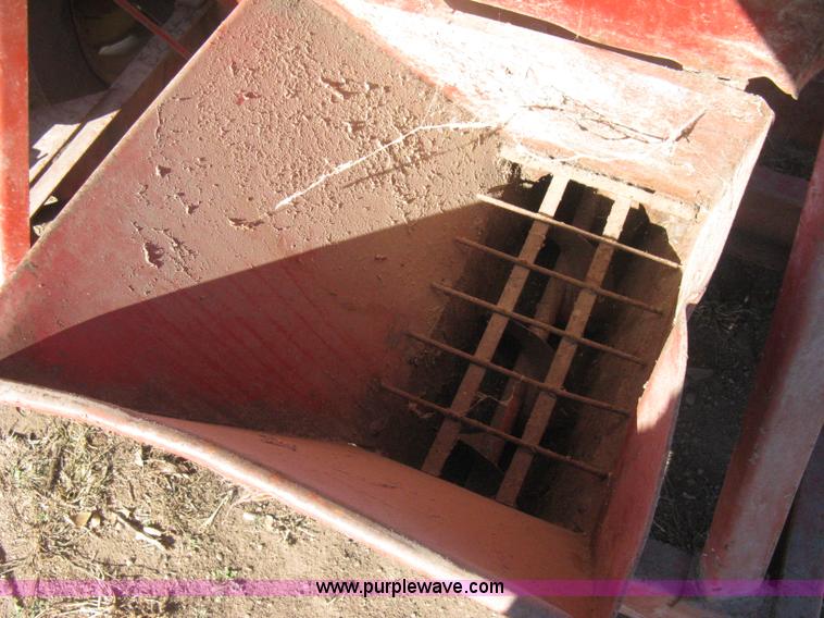 image for item M9123 New Holland 351 grinder/mixer