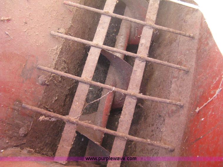 image for item M9123 New Holland 351 grinder/mixer