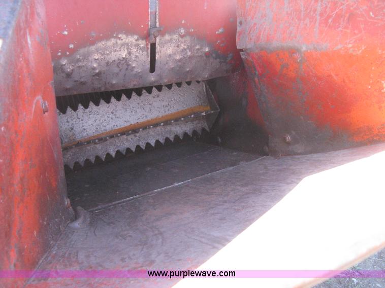 image for item M9123 New Holland 351 grinder/mixer