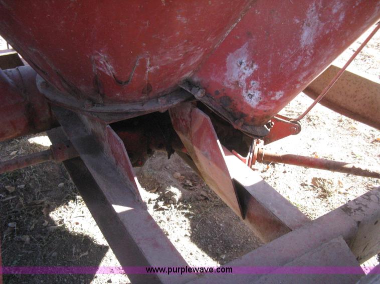 image for item M9123 New Holland 351 grinder/mixer