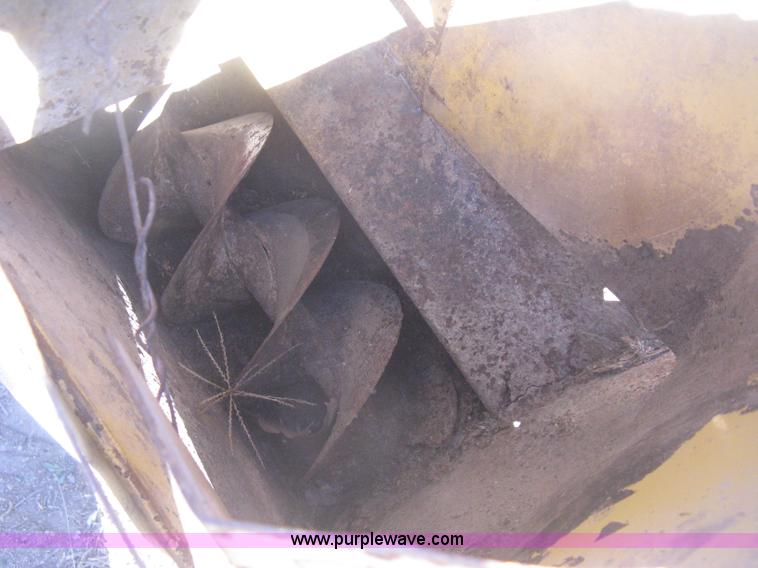 image for item M9123 New Holland 351 grinder/mixer