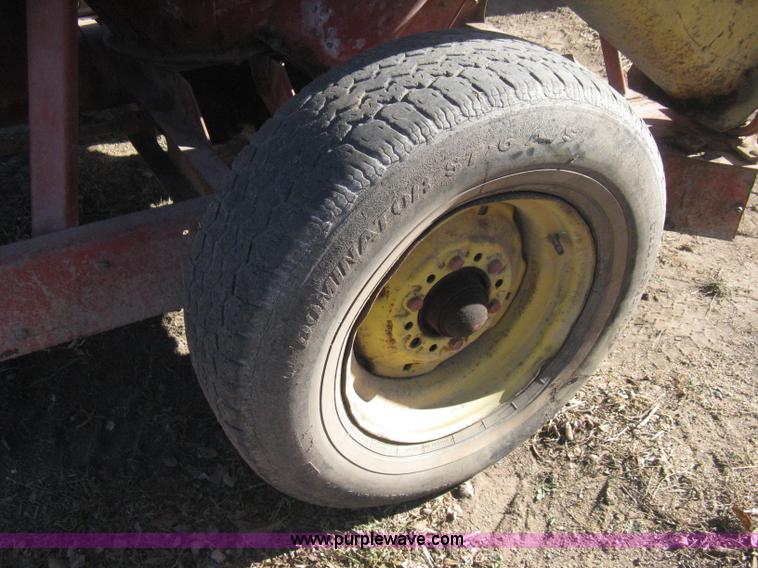 image for item M9123 New Holland 351 grinder/mixer