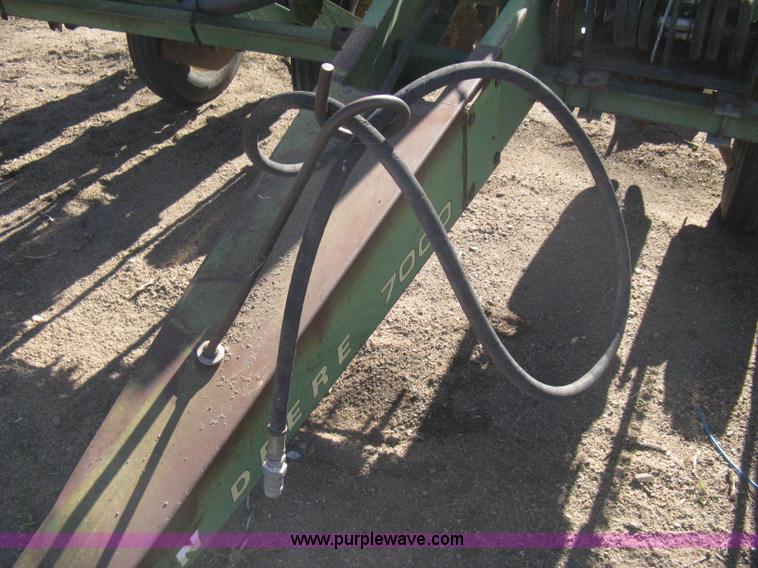image for item M9124 John Deere 7000 planter