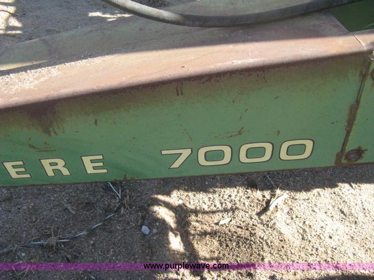 image for item M9124 John Deere 7000 planter