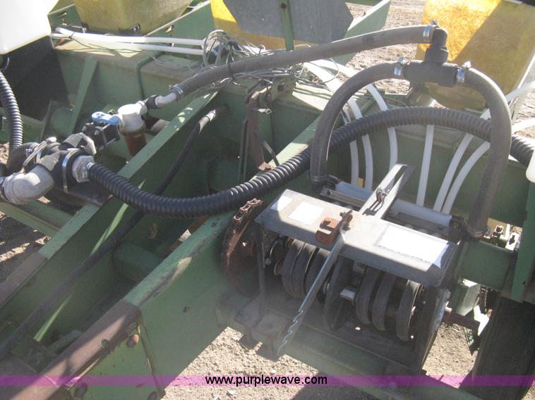 image for item M9124 John Deere 7000 planter