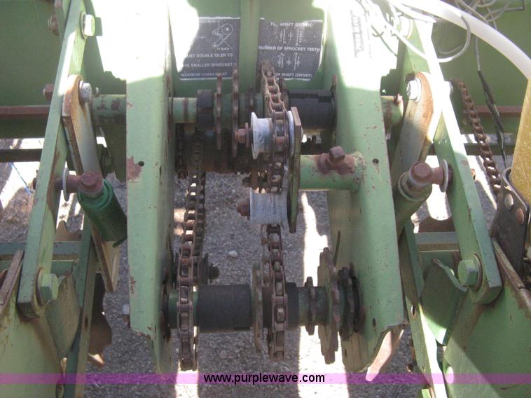 image for item M9124 John Deere 7000 planter