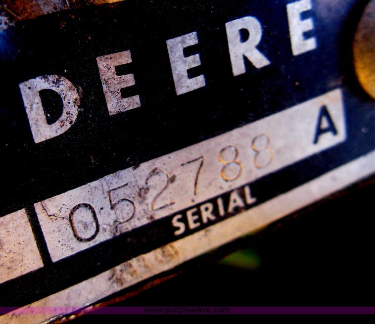 image for item M9124 John Deere 7000 planter