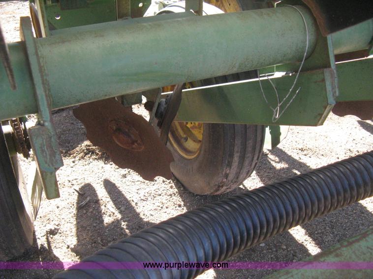 image for item M9124 John Deere 7000 planter