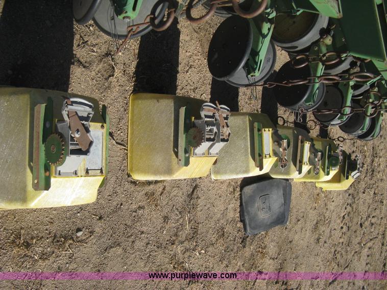 image for item M9124 John Deere 7000 planter