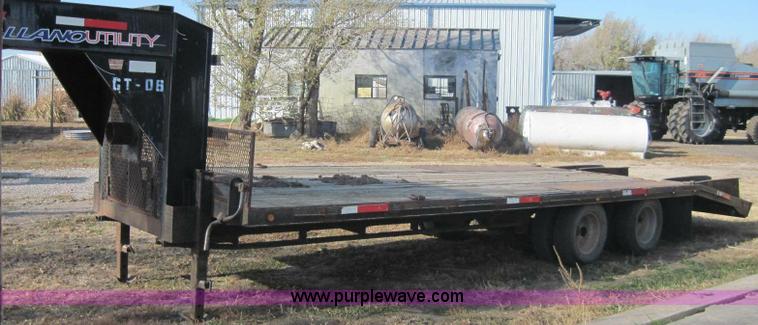image for item B1613 2000 Mongoose 25' gooseneck trailer