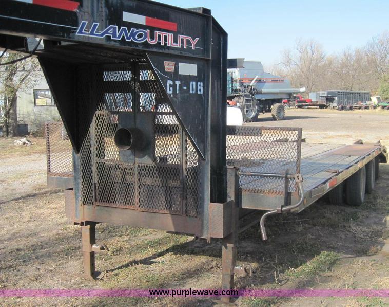 image for item B1613 2000 Mongoose 25' gooseneck trailer