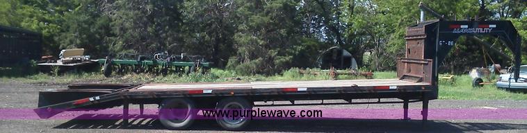 image for item B1613 2000 Mongoose 25' gooseneck trailer