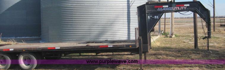 image for item B1613 2000 Mongoose 25' gooseneck trailer