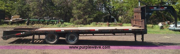 image for item B1613 2000 Mongoose 25' gooseneck trailer