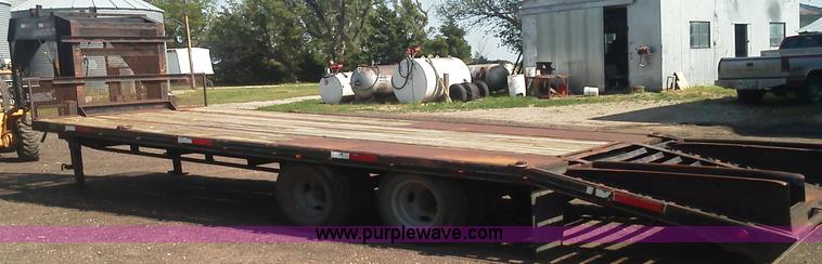 image for item B1613 2000 Mongoose 25' gooseneck trailer