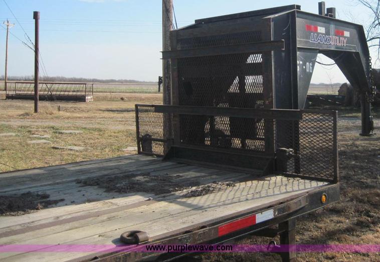 image for item B1613 2000 Mongoose 25' gooseneck trailer