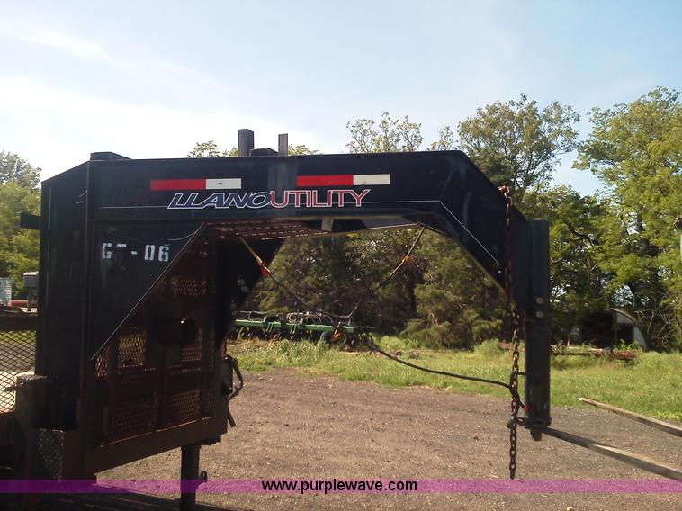 image for item B1613 2000 Mongoose 25' gooseneck trailer