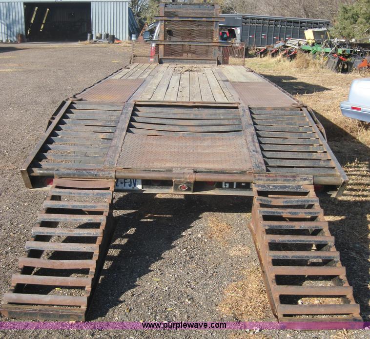 image for item B1613 2000 Mongoose 25' gooseneck trailer