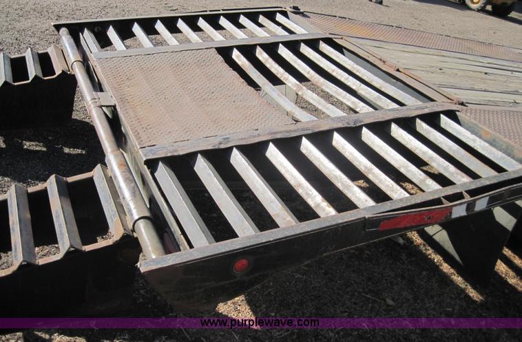 image for item B1613 2000 Mongoose 25' gooseneck trailer