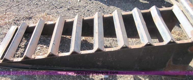 image for item B1613 2000 Mongoose 25' gooseneck trailer