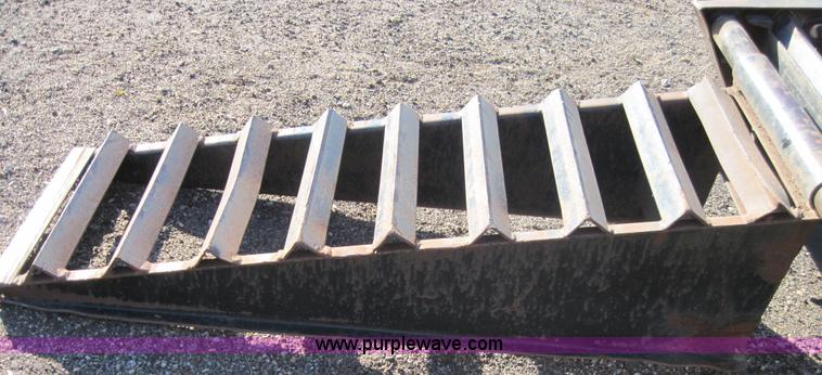 image for item B1613 2000 Mongoose 25' gooseneck trailer