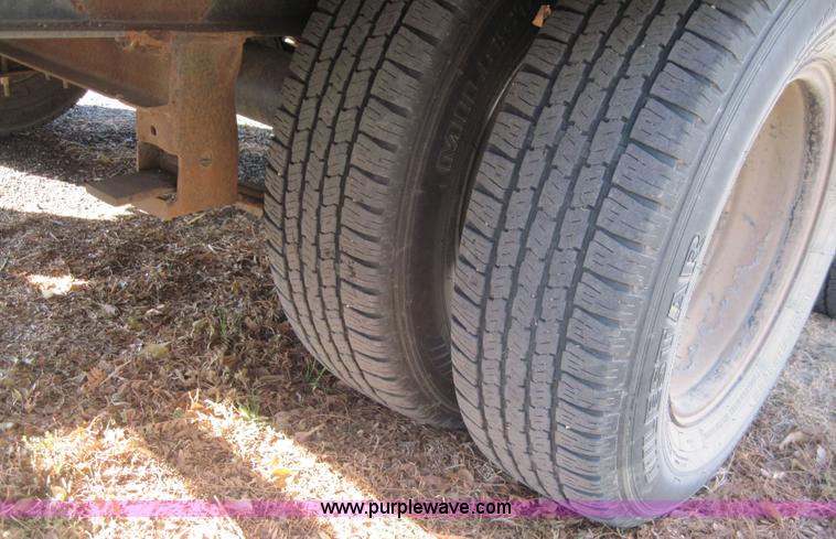 image for item B1613 2000 Mongoose 25' gooseneck trailer