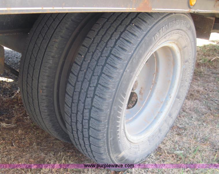 image for item B1613 2000 Mongoose 25' gooseneck trailer