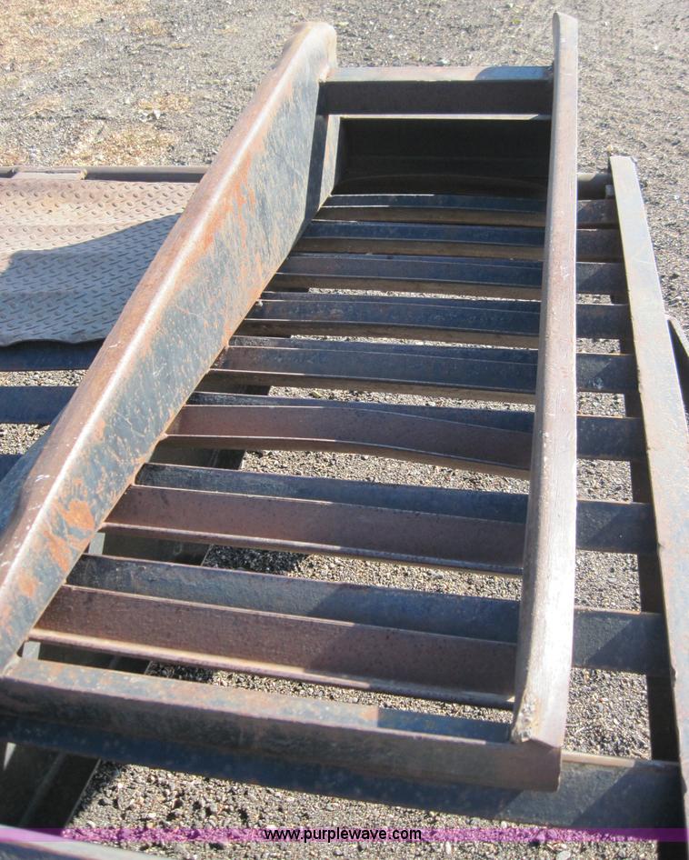 image for item B1613 2000 Mongoose 25' gooseneck trailer