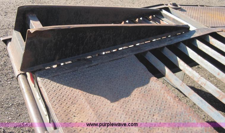 image for item B1613 2000 Mongoose 25' gooseneck trailer