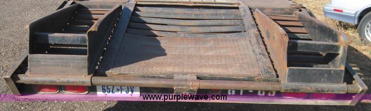 image for item B1613 2000 Mongoose 25' gooseneck trailer