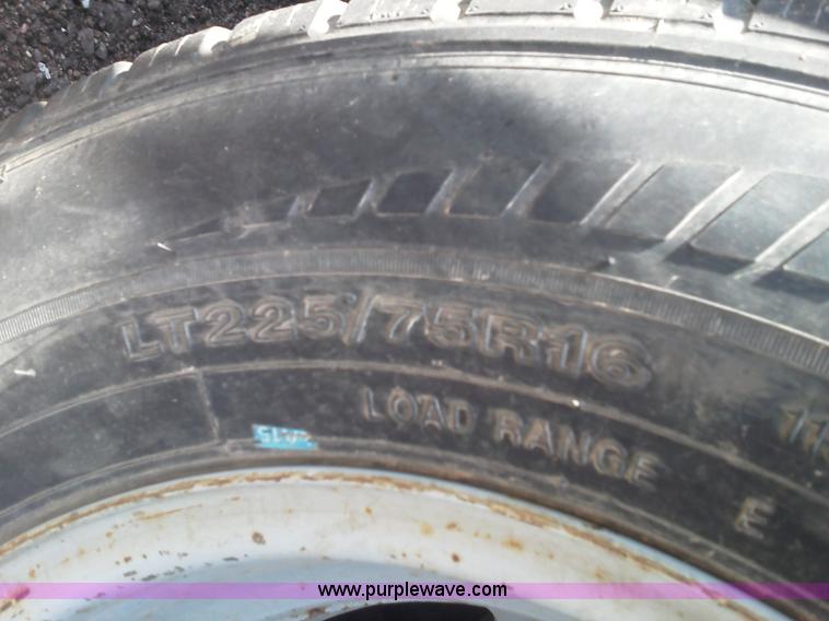 image for item B1613 2000 Mongoose 25' gooseneck trailer