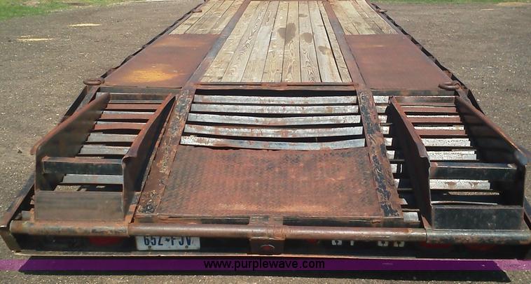 image for item B1613 2000 Mongoose 25' gooseneck trailer