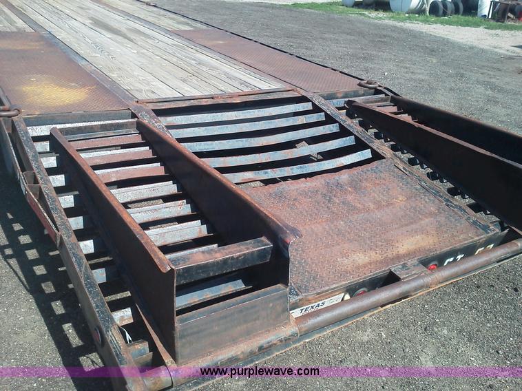 image for item B1613 2000 Mongoose 25' gooseneck trailer