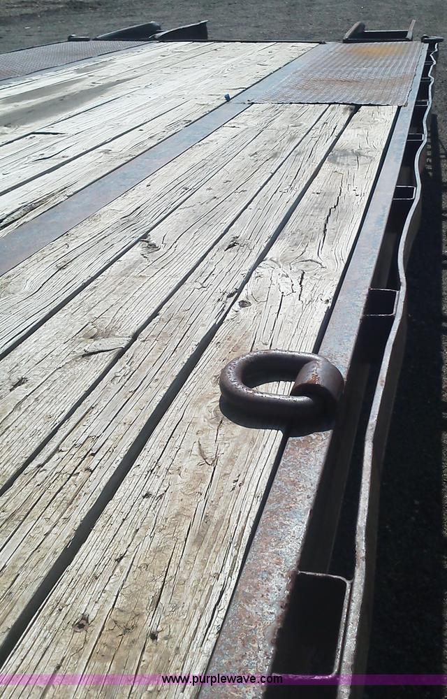 image for item B1613 2000 Mongoose 25' gooseneck trailer