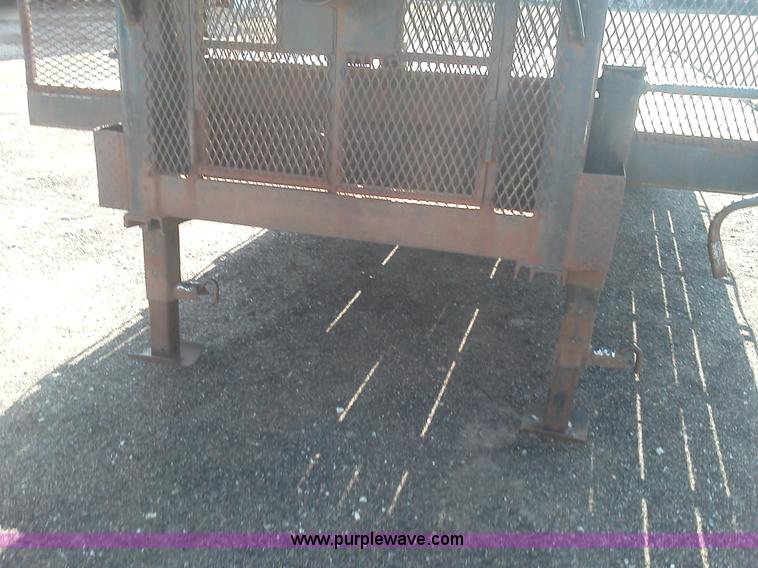 image for item B1613 2000 Mongoose 25' gooseneck trailer