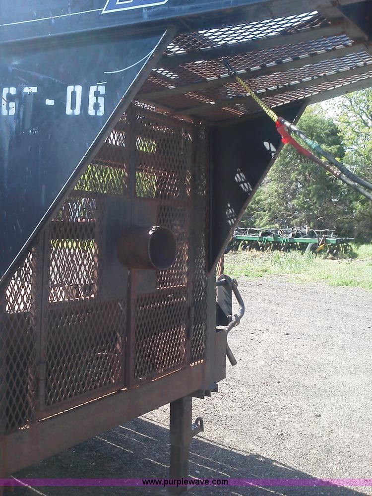 image for item B1613 2000 Mongoose 25' gooseneck trailer