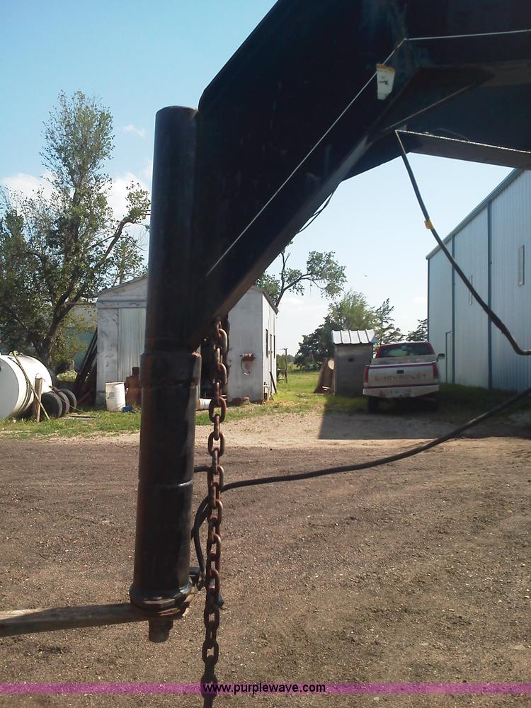 image for item B1613 2000 Mongoose 25' gooseneck trailer