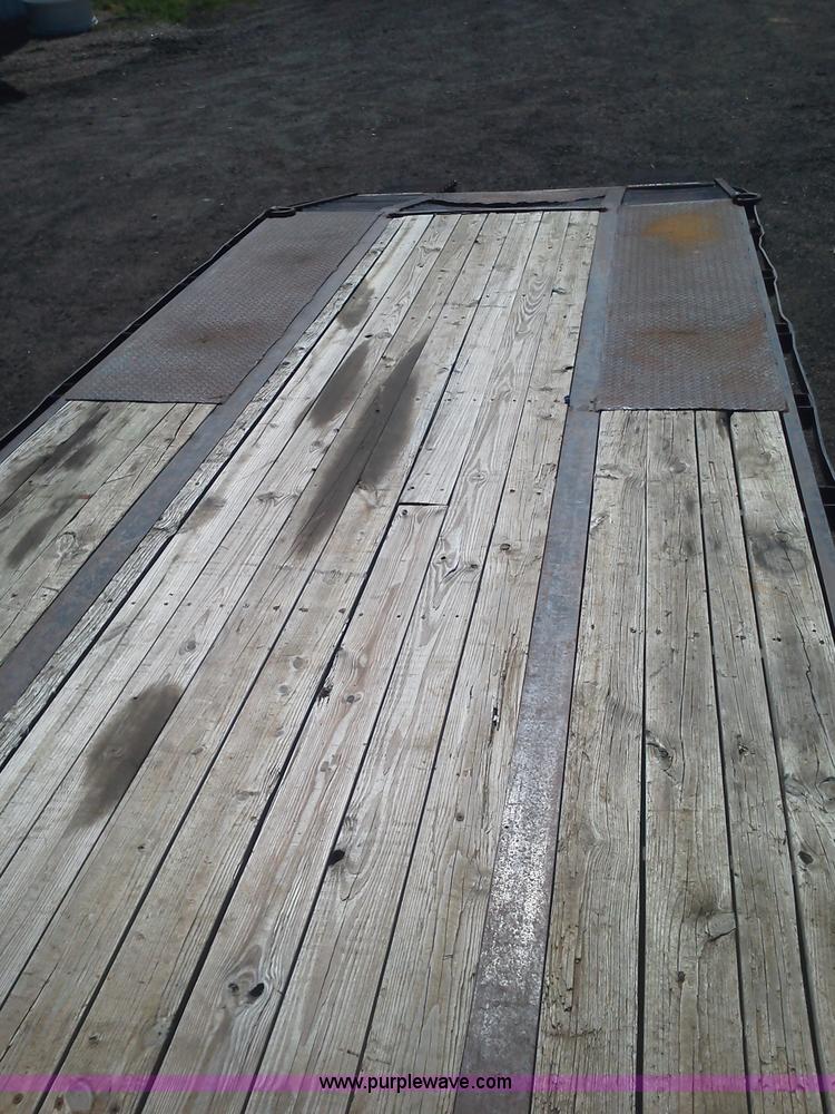 image for item B1613 2000 Mongoose 25' gooseneck trailer