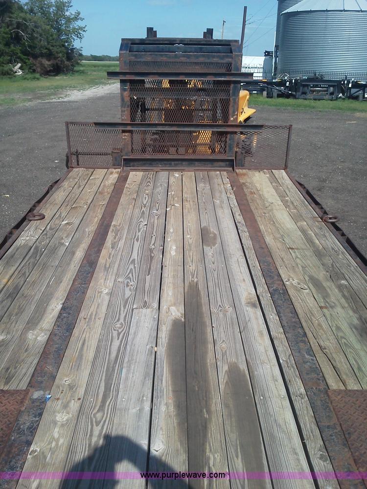 image for item B1613 2000 Mongoose 25' gooseneck trailer