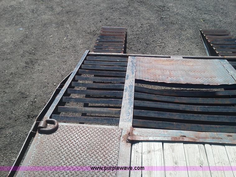 image for item B1613 2000 Mongoose 25' gooseneck trailer