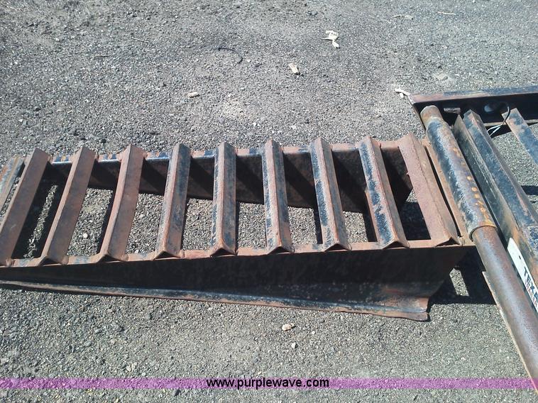 image for item B1613 2000 Mongoose 25' gooseneck trailer