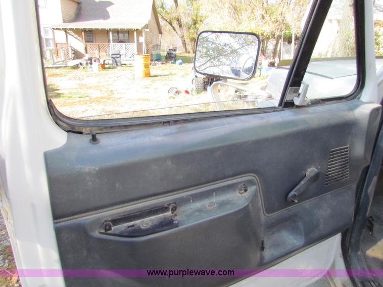 image for item B1667 1991 Ford F350 Custom rollback truck