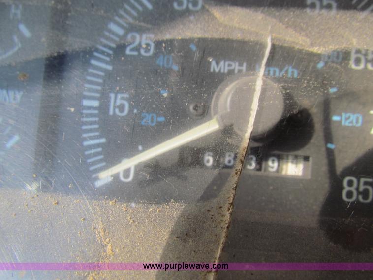 image for item B1667 1991 Ford F350 Custom rollback truck