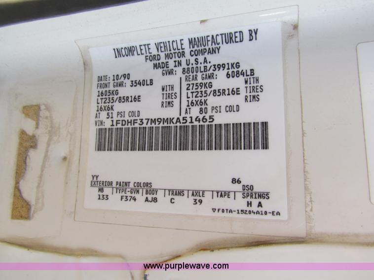 image for item B1667 1991 Ford F350 Custom rollback truck