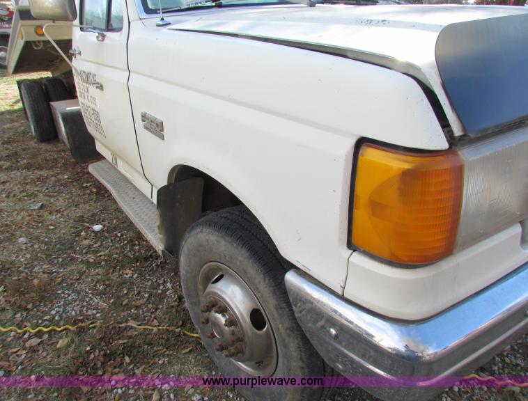 image for item B1667 1991 Ford F350 Custom rollback truck