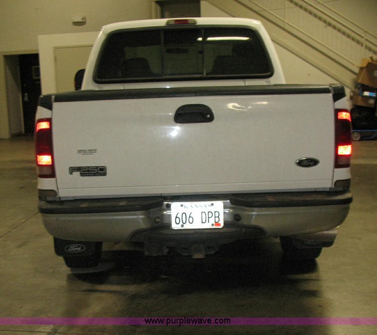 image for item B1671 2004 Ford F250 Lariat Super Duty pickup truck