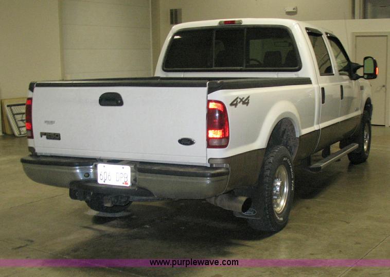 image for item B1671 2004 Ford F250 Lariat Super Duty pickup truck