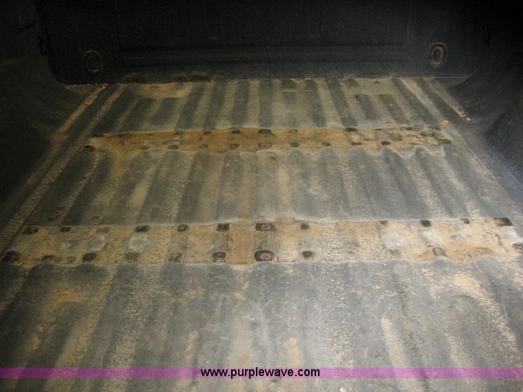 image for item B1671 2004 Ford F250 Lariat Super Duty pickup truck