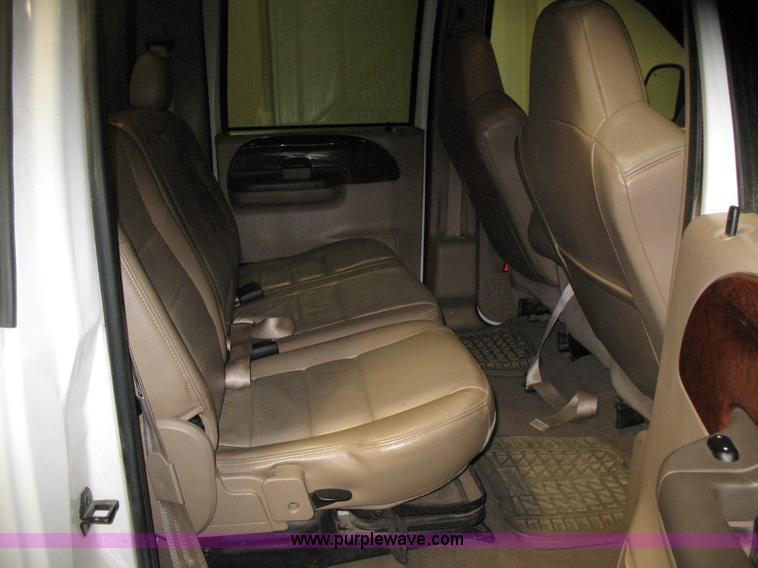 image for item B1671 2004 Ford F250 Lariat Super Duty pickup truck