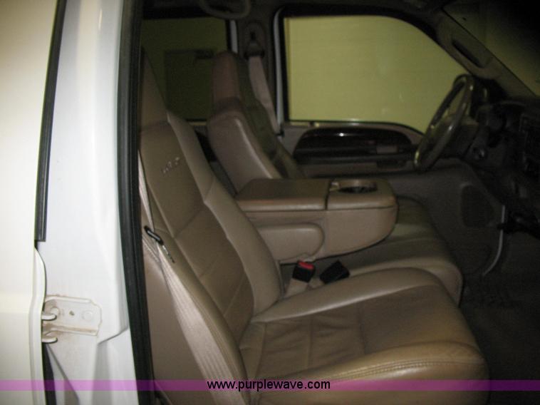 image for item B1671 2004 Ford F250 Lariat Super Duty pickup truck